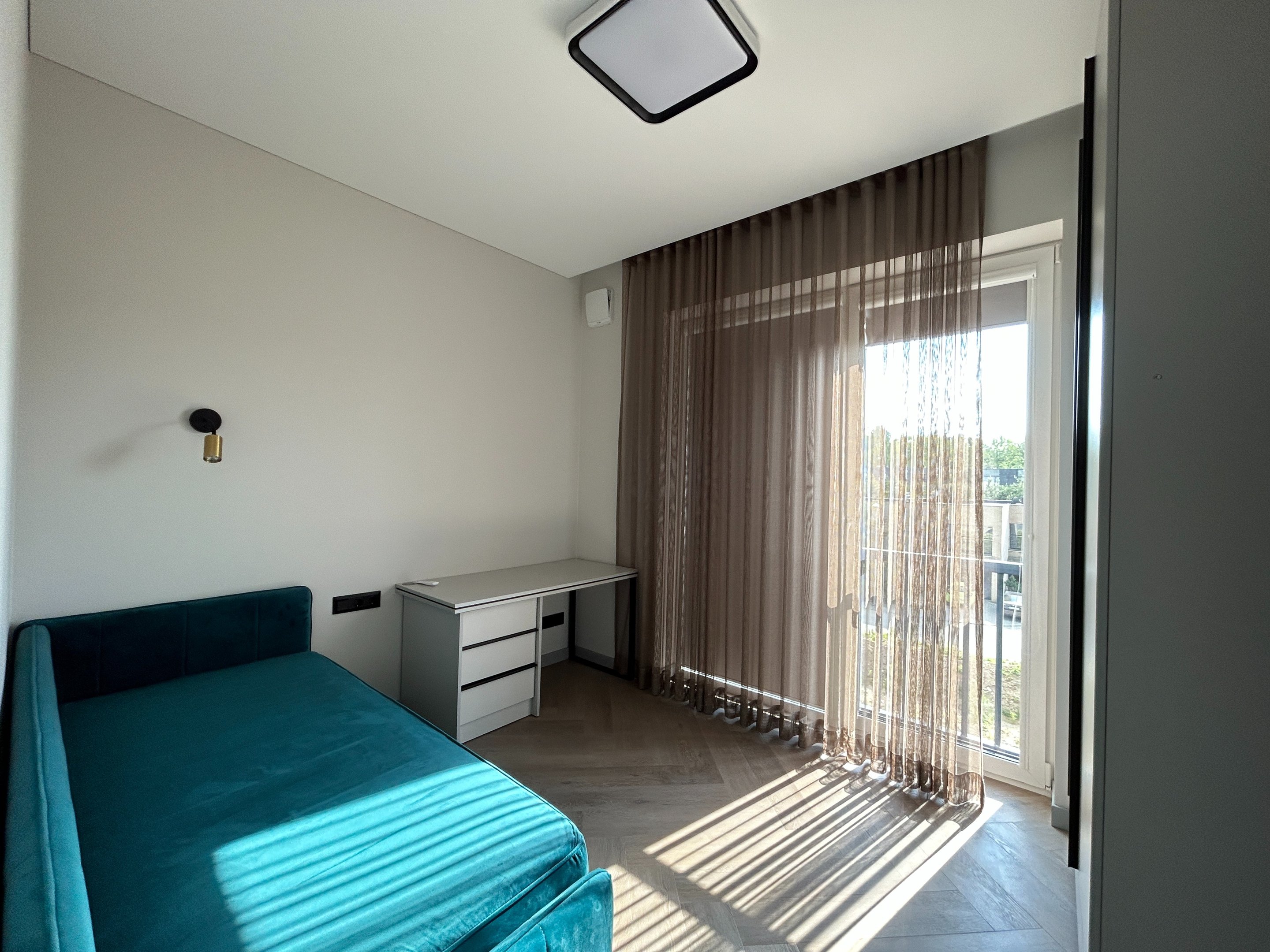 img_4584-AVLNMPRvgWUjveLg